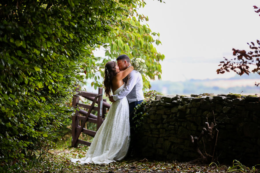 Bride and Groom at Kingston Country Courtyard